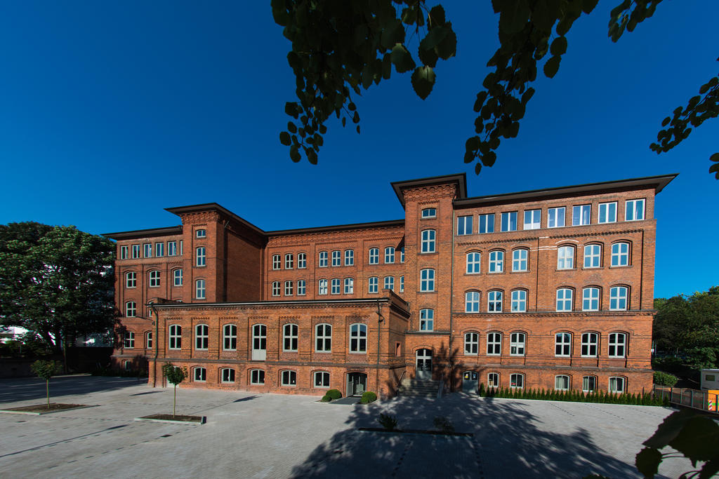 Hotel Volksschule Гамбург Экстерьер фото
